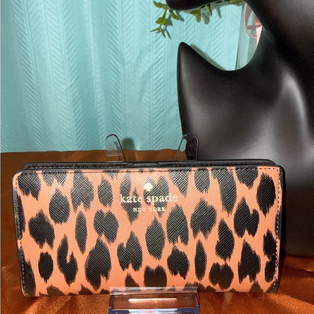 kate spade Leopard Print Zip Around Wallet in Black and Peach - Picture 3 of 6